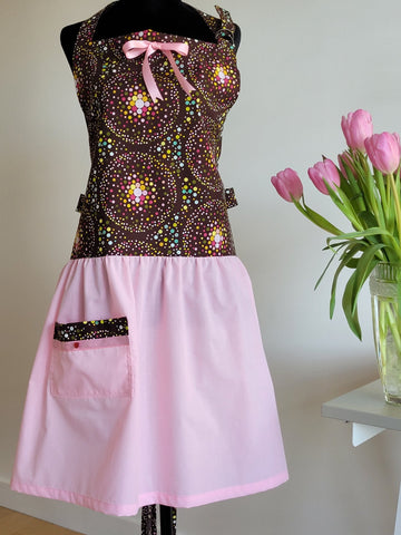 Seams Familiar! Full gathered apron brown with dots + pink - L - 1