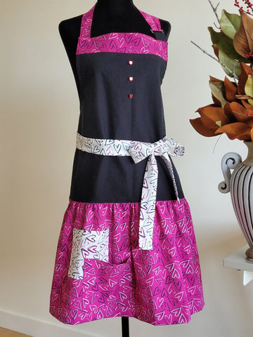 Seams Familiar! Full apron, gathered black + pink with hearts - L - 1